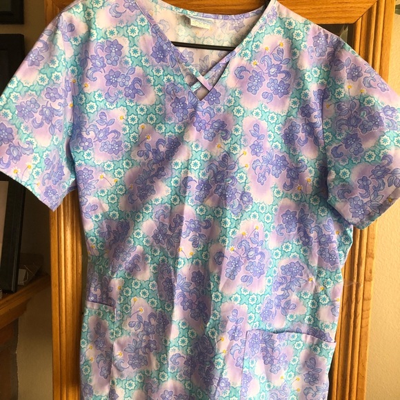 Scrub top by SB great for work very comfy! And nice - Picture 2 of 2